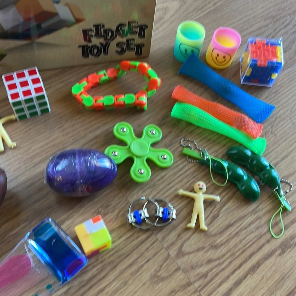 🟢3/$15 🆕 22 piece Fidget Toy Set